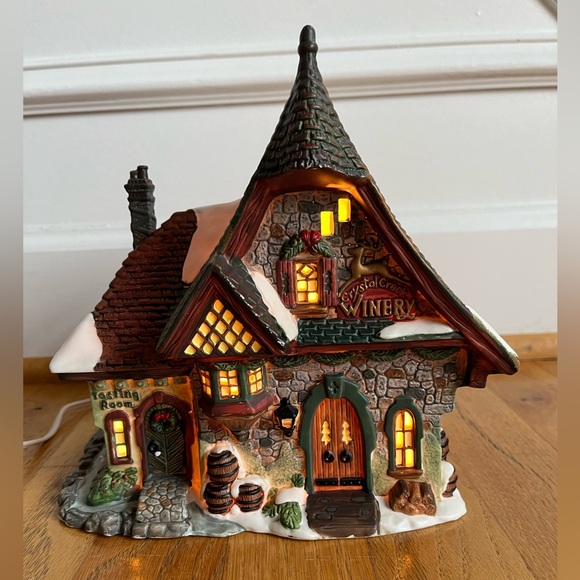 Crystal Creek Winery, Santa’s Workbench Collection, 2002 - Picture 7 of 12